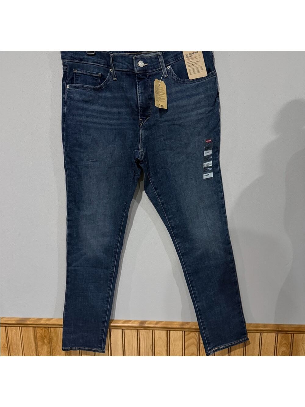 NWT Levi’s 311 Shaping Skinny Jeans Stellar Stretch Dark Wash 33x28